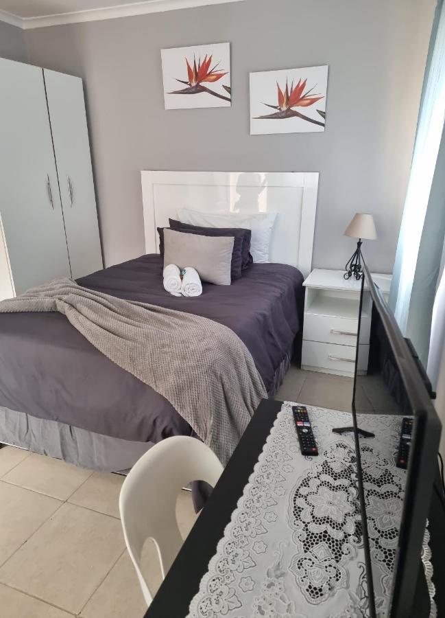 Stay At Home Airport Lodge Kempton Park Extérieur photo