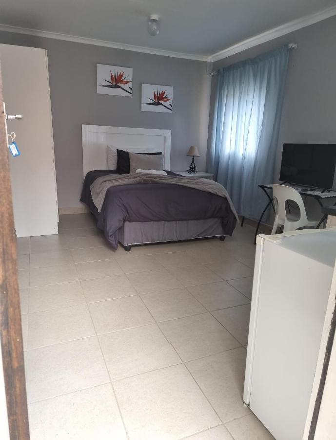 Stay At Home Airport Lodge Kempton Park Extérieur photo