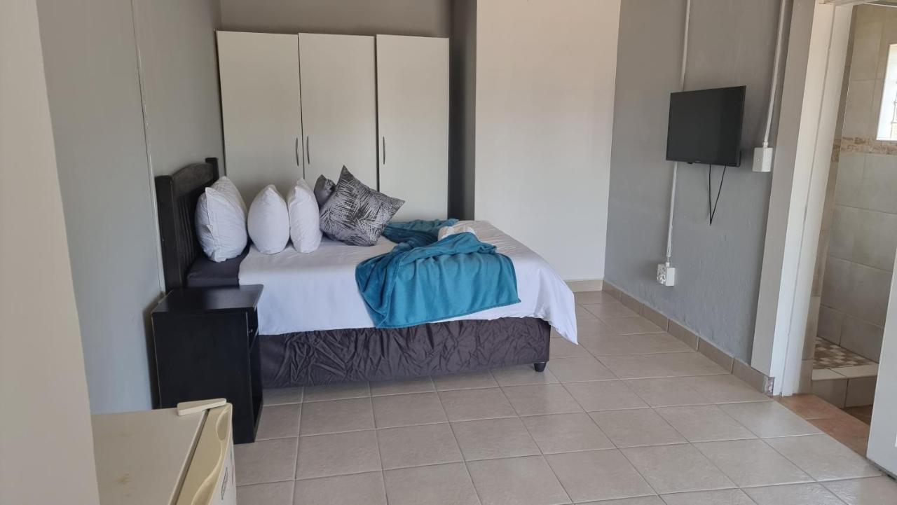 Stay At Home Airport Lodge Kempton Park Extérieur photo