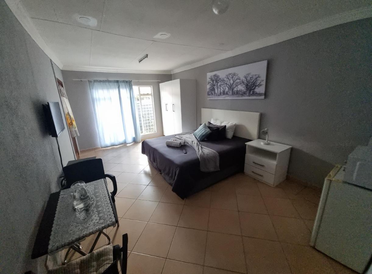 Stay At Home Airport Lodge Kempton Park Extérieur photo