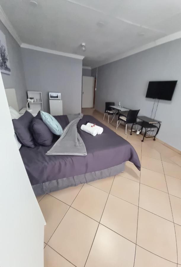 Stay At Home Airport Lodge Kempton Park Extérieur photo