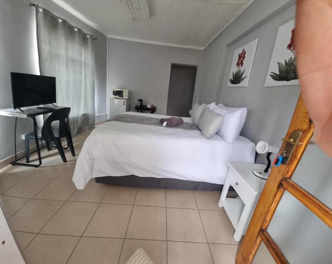 Stay At Home Airport Lodge Kempton Park Extérieur photo