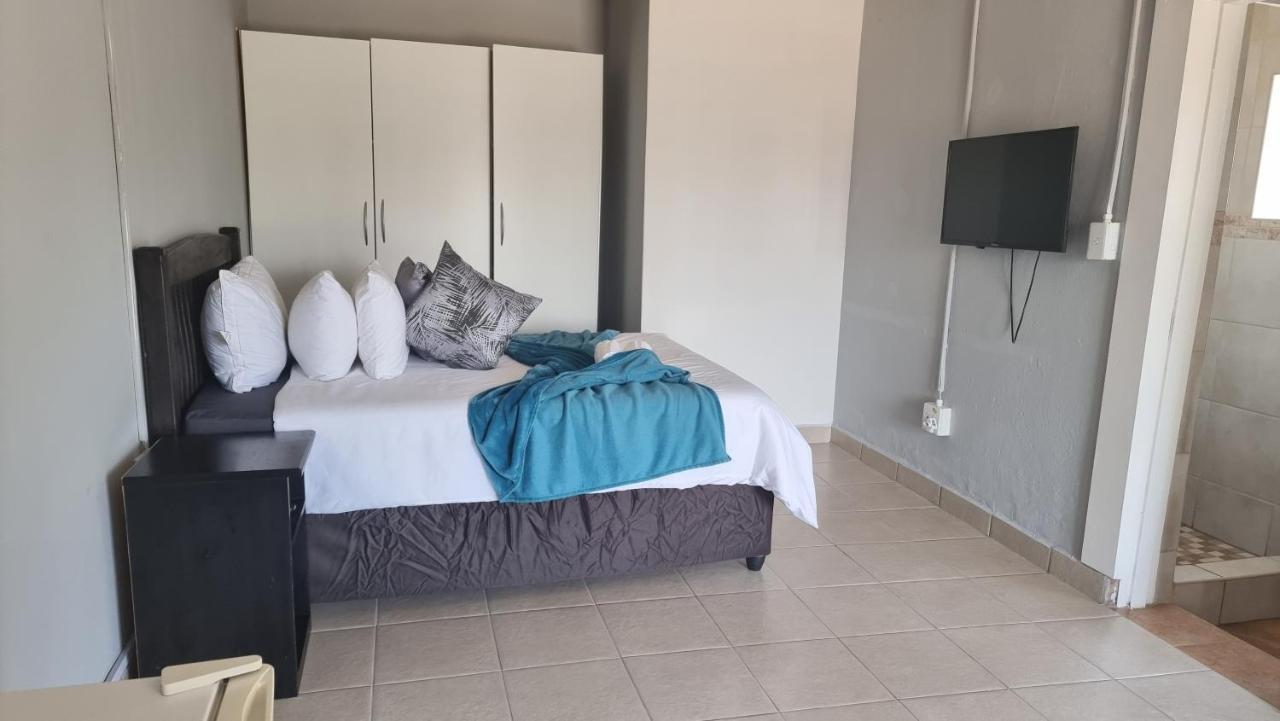 Stay At Home Airport Lodge Kempton Park Extérieur photo