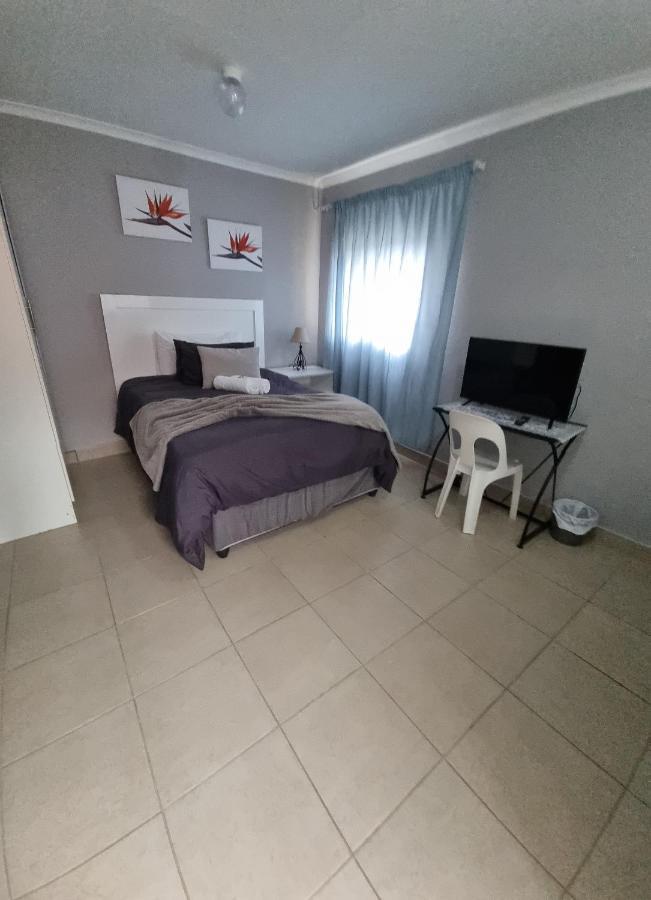 Stay At Home Airport Lodge Kempton Park Extérieur photo