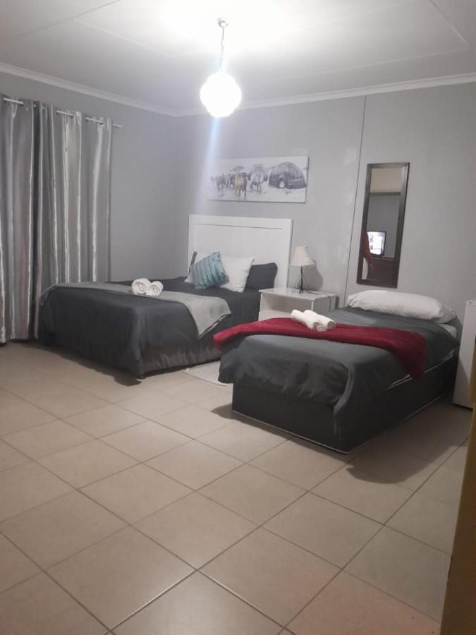 Stay At Home Airport Lodge Kempton Park Extérieur photo