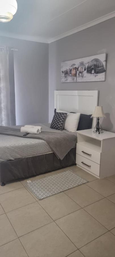 Stay At Home Airport Lodge Kempton Park Extérieur photo