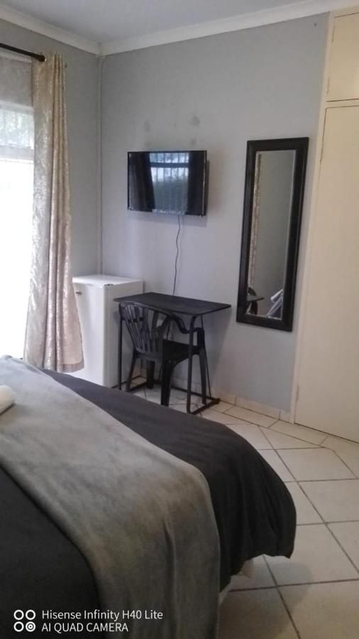Stay At Home Airport Lodge Kempton Park Extérieur photo