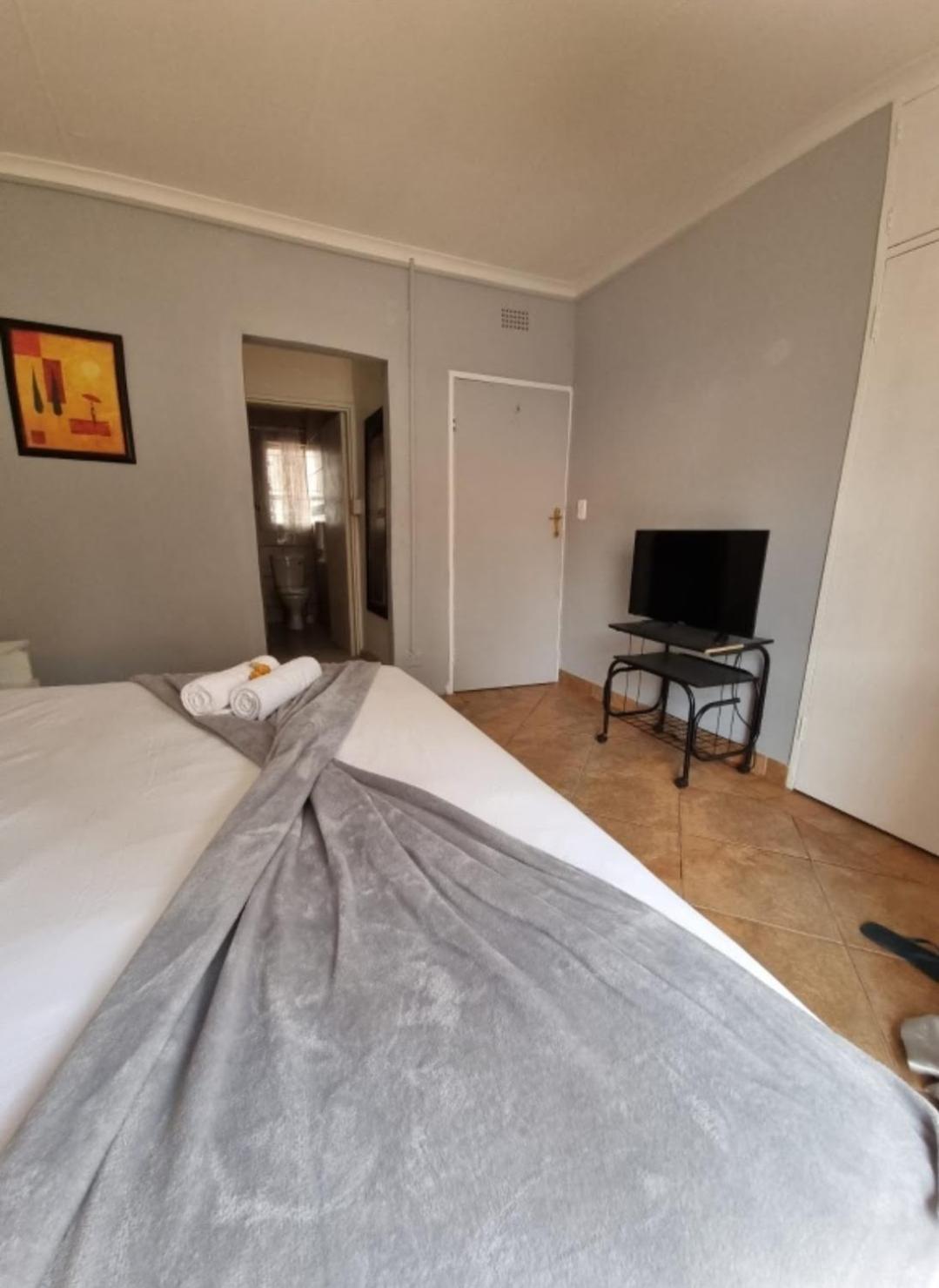 Stay At Home Airport Lodge Kempton Park Extérieur photo